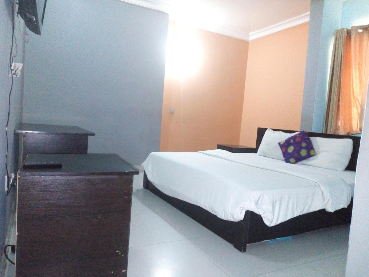 Flamingo Hotel Festac Town Экстерьер фото