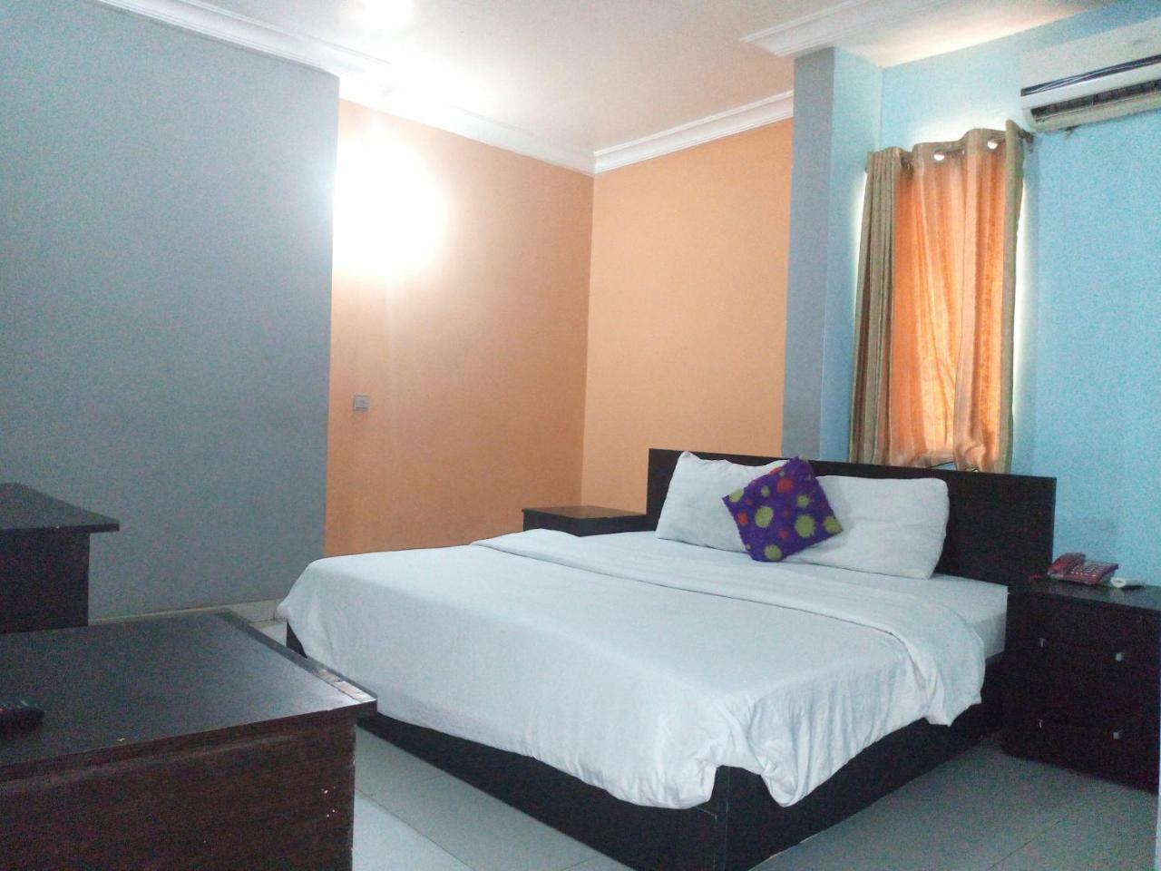 Flamingo Hotel Festac Town Экстерьер фото