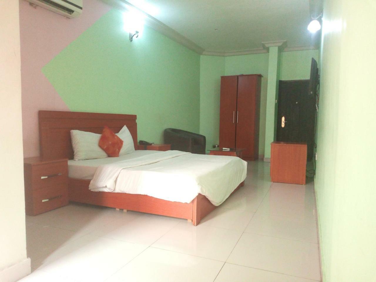 Flamingo Hotel Festac Town Экстерьер фото
